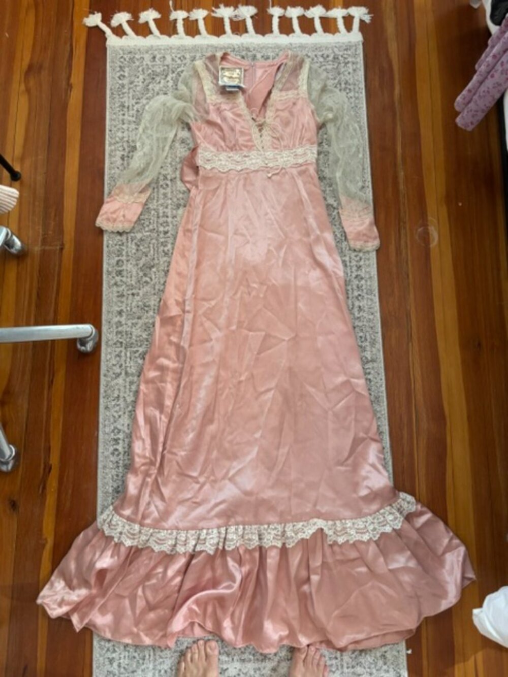 Vintage XS Gunne Sax Pink satin and lace dress - Picture 4 of 9